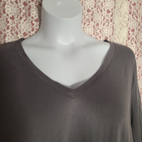 NWOT Terra and Sky gray long sleeve v neck top size 2X - Picture 2 of 6